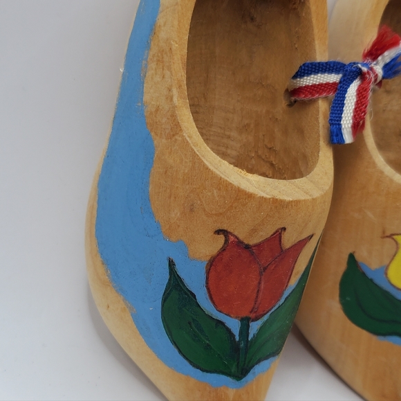 Vintage 1994 Dutch Wooden Shoes Mini Clogs Holland Carved Hand Painted Tulip 5" - Picture 5 of 10